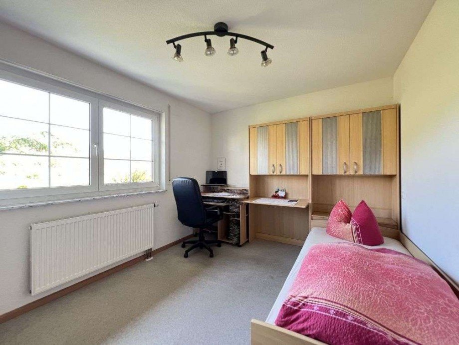 B�ro-/ oder Schlafraum im EG Einfamilienhaus H�chenschwand