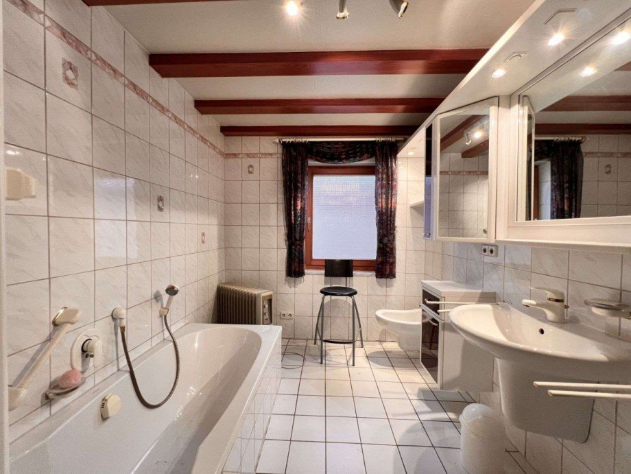 Bad EG-Wohnung Zweifamilienhaus St�hlingen