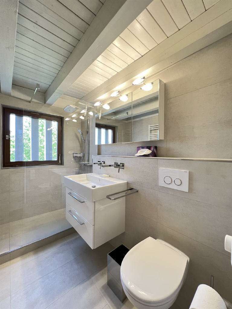 Bad mit Fenster Maisonettewohnung �hlingen-Birkendorf