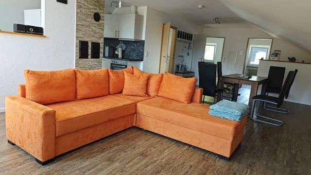 Wohnraum Whg. DG Mehrfamilienhaus St�hlingen