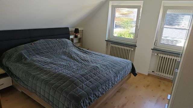 Schlafzimmer Whg. DG Einfamilienhaus St�hlingen