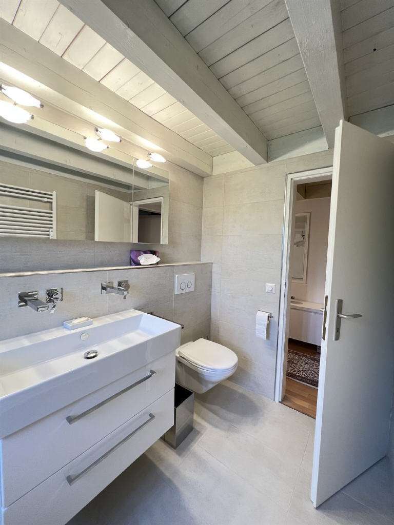 modernisiertes Badezimmer m... Maisonettewohnung �hlingen-Birkendorf