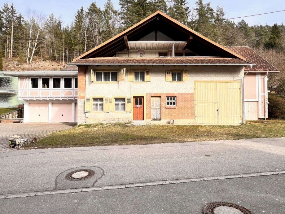Altbauteil mit weiterem Ausbaupotenzial Zweifamilienhaus St�hlingen