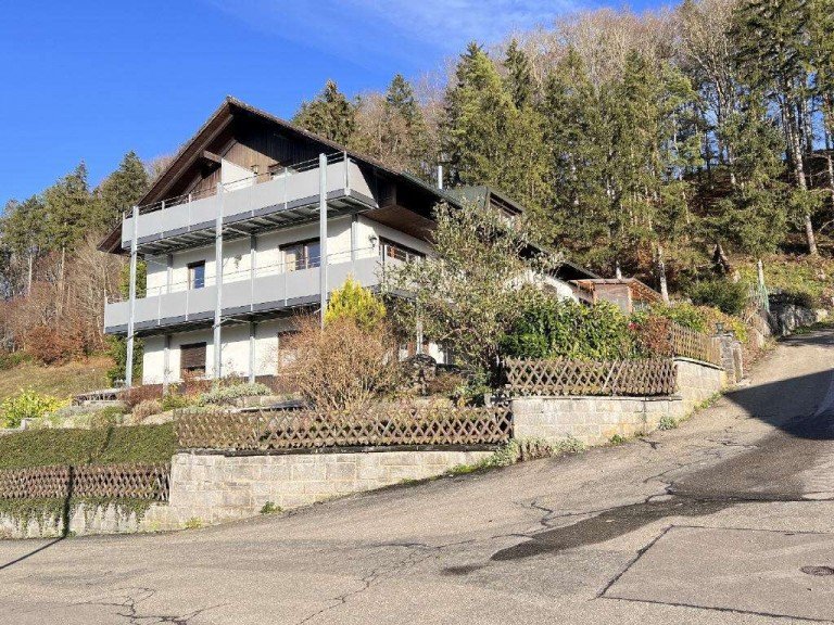 Klasse Ortsrandlage Bonndorf im Schwarzwald Etagenwohnung TOP Wohnung-/Ferienwohnung mit umlaufendem Balkon und einer tollen Aussichtslage