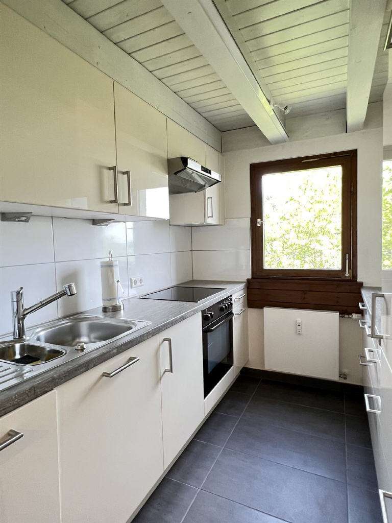 Moderne, neuwertige Einbauk... Maisonettewohnung �hlingen-Birkendorf