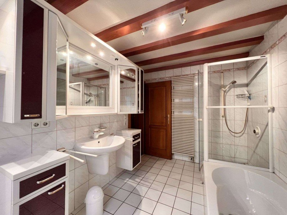 Bad EG-Wohnung Zweifamilienhaus St�hlingen