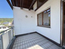 Gro�er, �berdeckter Balkon mit Stromanschluss Klasse Galeriewohnung mit sch�nem Balkon in kleiner Wohneinheit