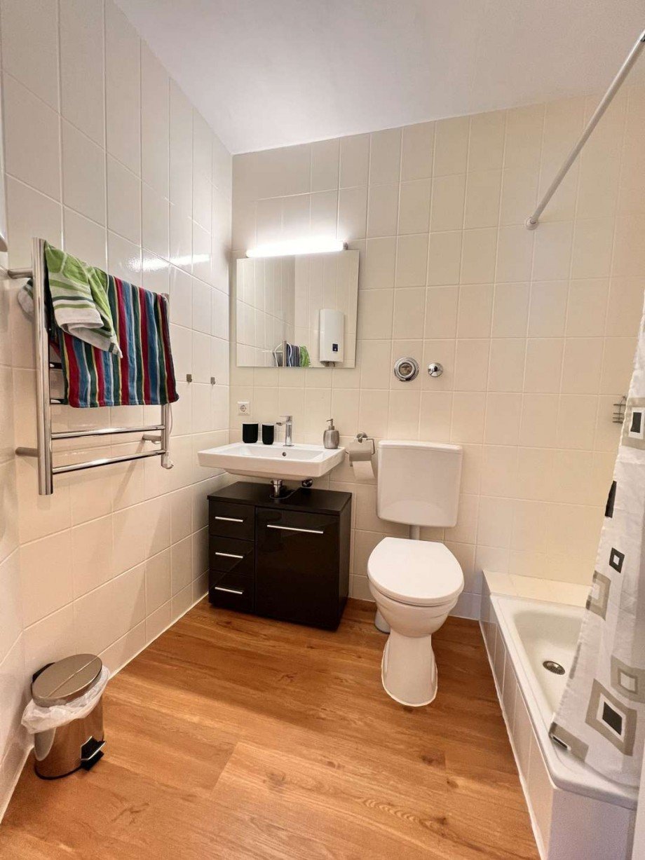 Badezimmer mit Dusche Erdgeschosswohnung G�rwihl