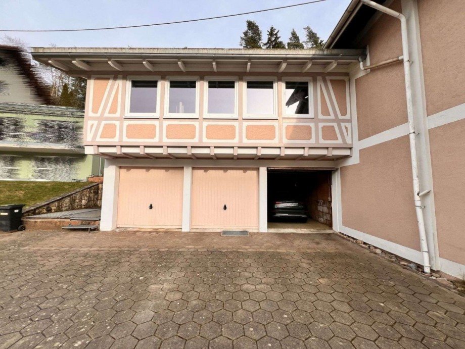 3 Garagen und gro�e Werkstatt Zweifamilienhaus St�hlingen