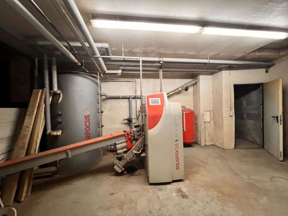 Hackschnitzel-Heizung Klimaneutral im Werkstattgeb�ude Zweifamilienhaus St�hlingen