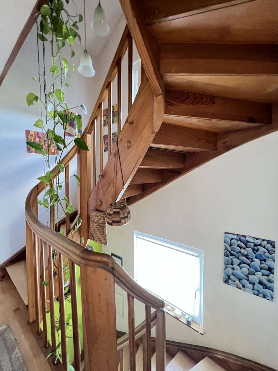 Restaurierte Original-Massivholztreppe Reihenendhaus Waldshut-Tiengen