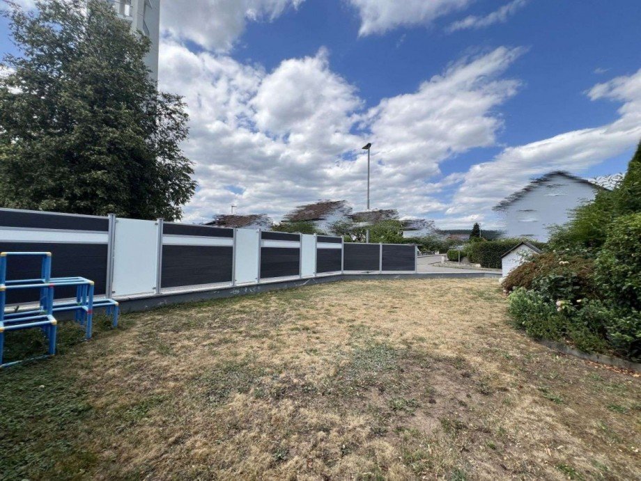 Ein ebener Spielrasen ist auch vorhanden Einfamilienhaus Lauchringen