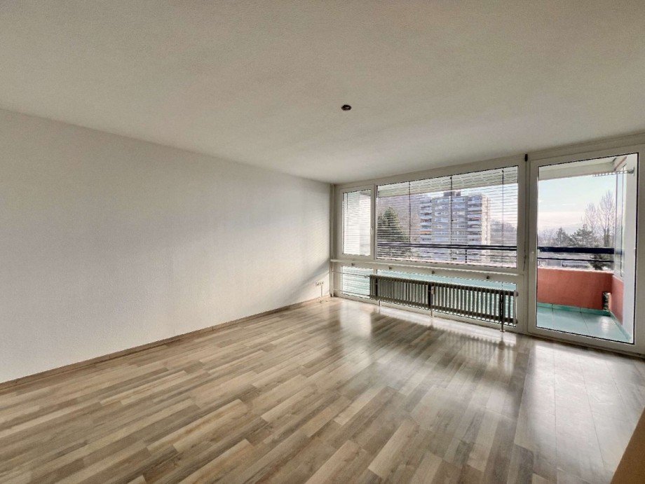 Wohnzimmer mit gro�er Fensterfront Etagenwohnung Grenzach-Wyhlen