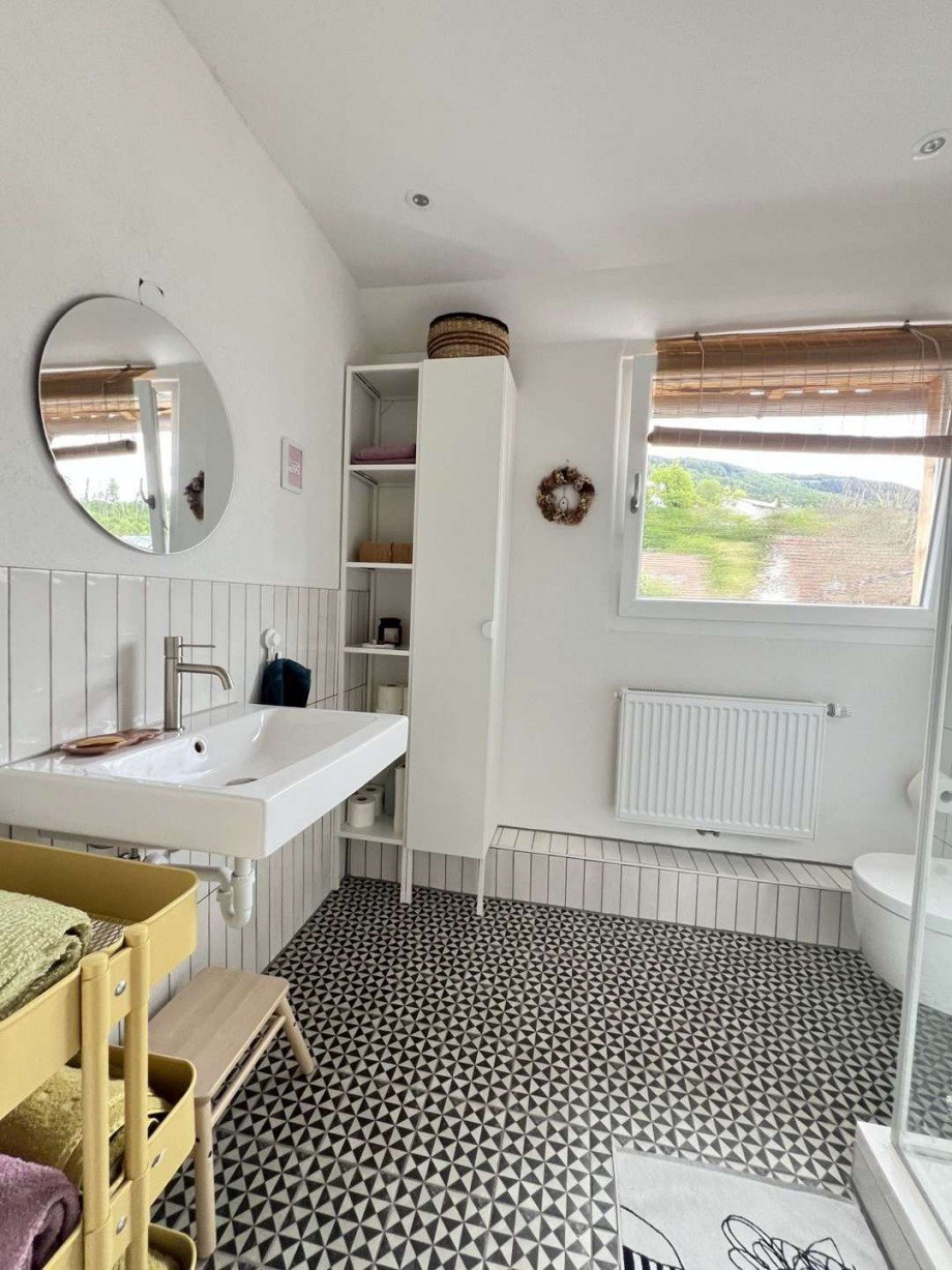 Badezimmer mit WC im DG Doppelhaush�lfte Wehr