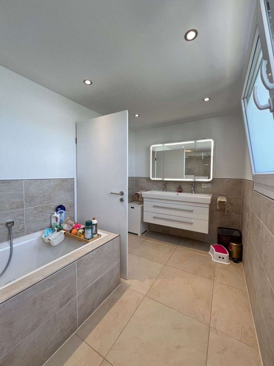 Modernisiertes Badezimmer im DG Einfamilienhaus Lauchringen