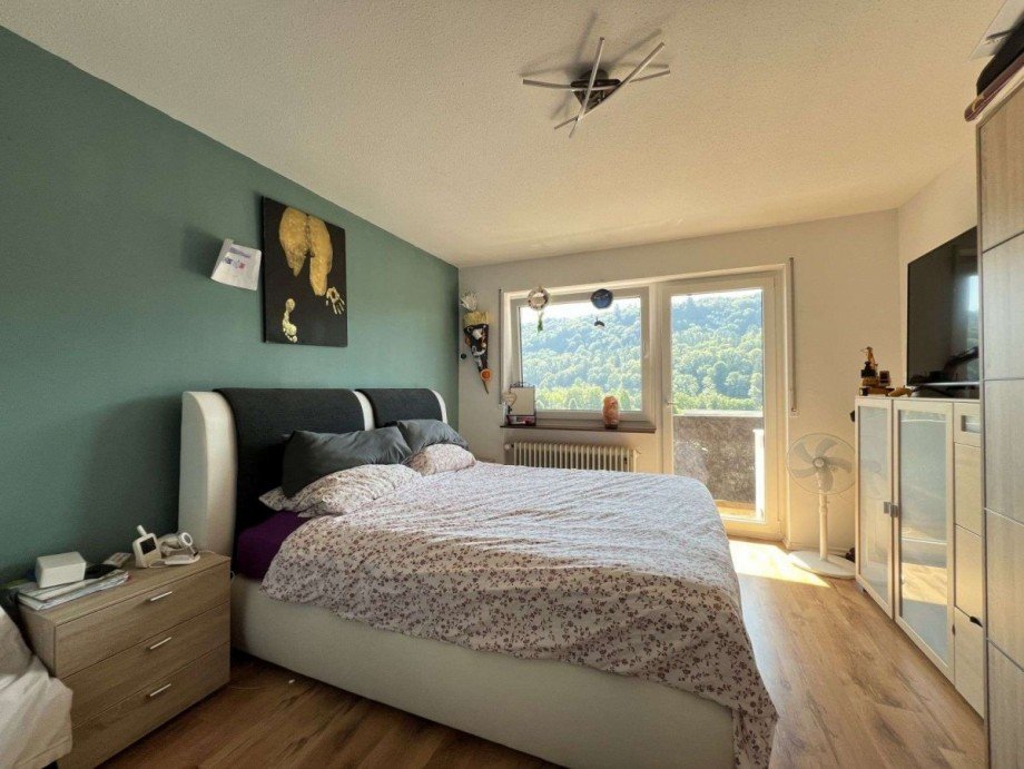 Schlafzimmer mit Balkonzugang Wohnung Mittelgeschoss Mehrfamilienhaus St�hlingen