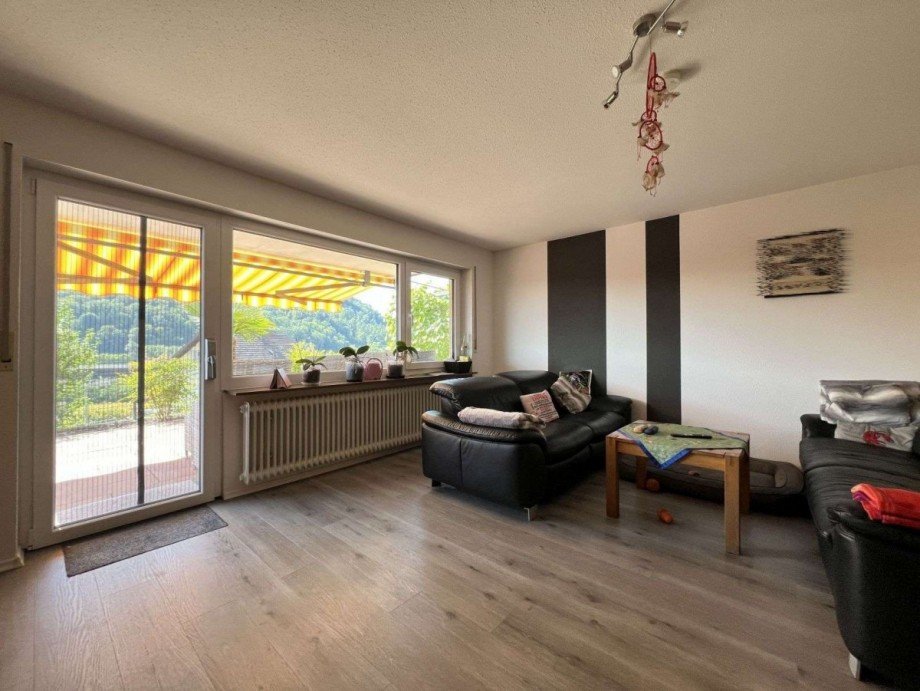 Wohnzimmer mit Terrasse davor Wohnung Erdgeschoss Mehrfamilienhaus St�hlingen