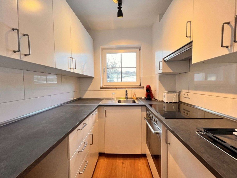 Neuwertige Einbauk�che inklusive Erdgeschosswohnung G�rwihl