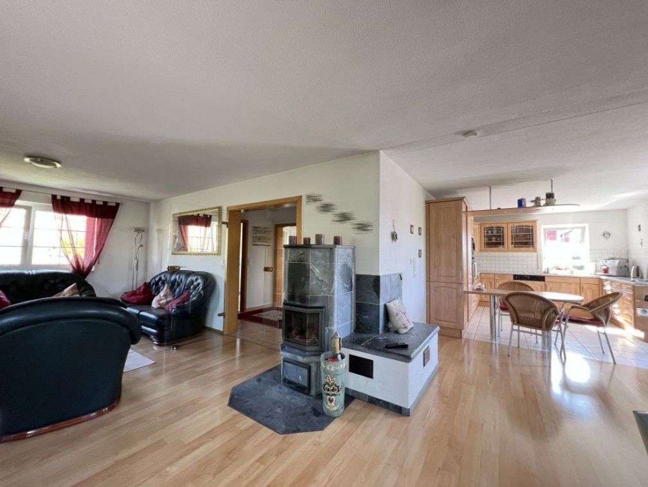 Wohnraum und offene Wohnk�che Einfamilienhaus H�chenschwand