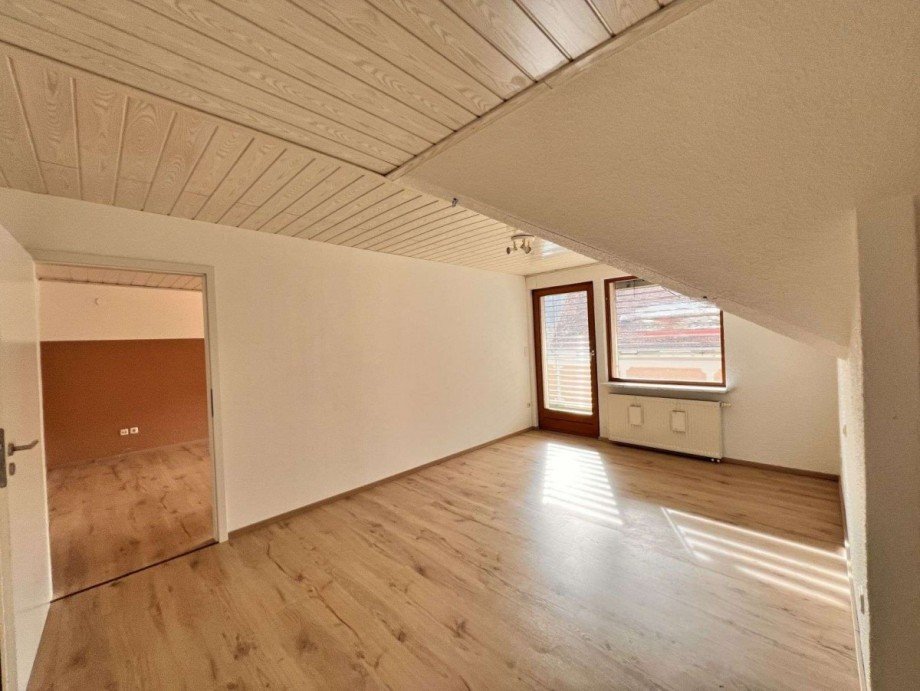 Wohnraum einer DG-Wohnung Zweifamilienhaus St�hlingen