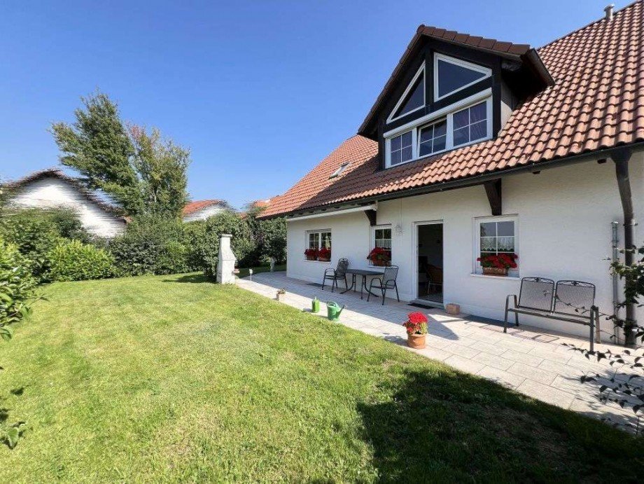 fast ebenes Grundst�ck - angelegt und bepflanzt Einfamilienhaus H�chenschwand