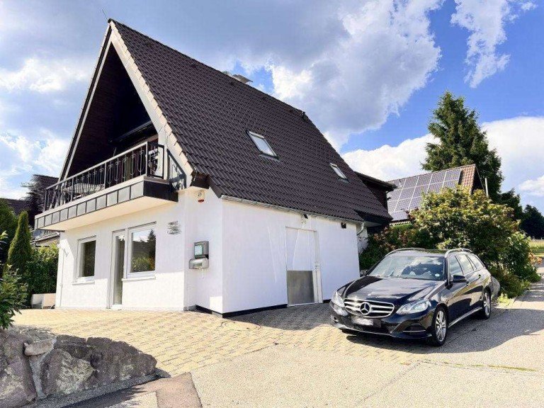 Ansprechend und gepflegt Herrischried Ferienhaus 1-2 Familien-Ferienhaus in klasse Lage - Alpensicht und Ortsrand