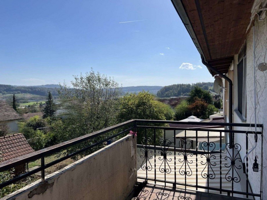 Balkon mit Aussicht bei einem Schlafraum/Kinderzimmer Doppelhaush�lfte Wut�schingen