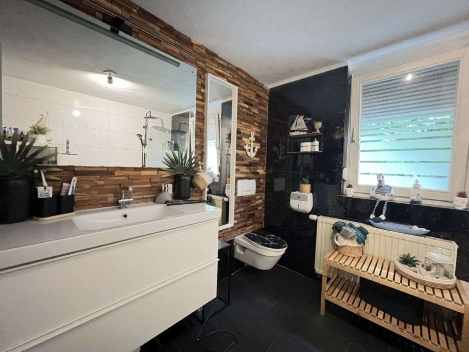 Tageslichtbad mit Wanne Maisonettewohnung St�hlingen