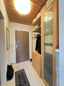 Ger�umiger Flur mit Platz f�r Garderobenschrank Klasse Ferienapartment mit Balkon in ruhiger H�henlage
