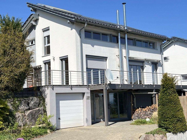 Junges Baujahr 2005 G�rwihl Einfamilienhaus Klasse freistehendes Einfamilienhaus mit Terrasse, Balkon und Einliegerwohnung