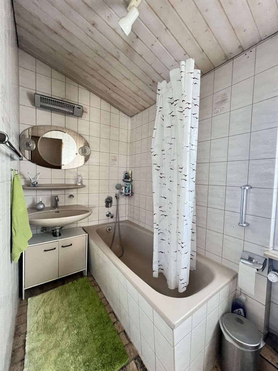 Badezimmer Obergeschoss Doppelhaush�lfte Wut�schingen