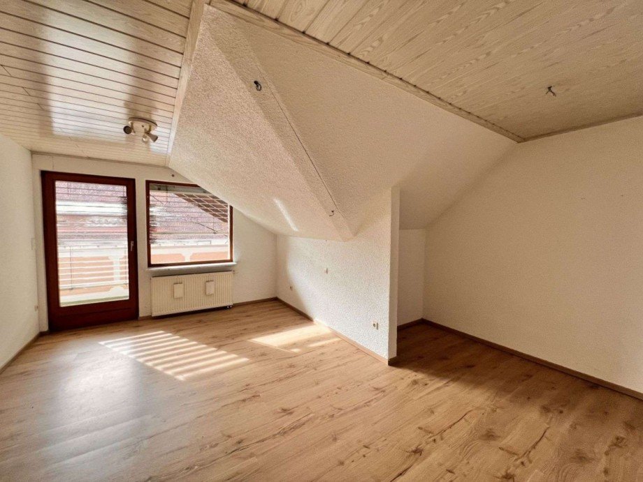 Wohnraum einer DG-Wohnung Zweifamilienhaus St�hlingen