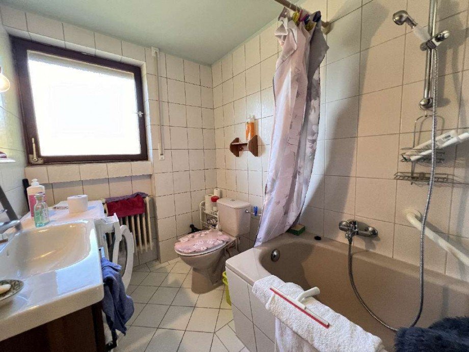 Tageslichtbad mit Wanne Etagenwohnung Bonndorf im Schwarzwald